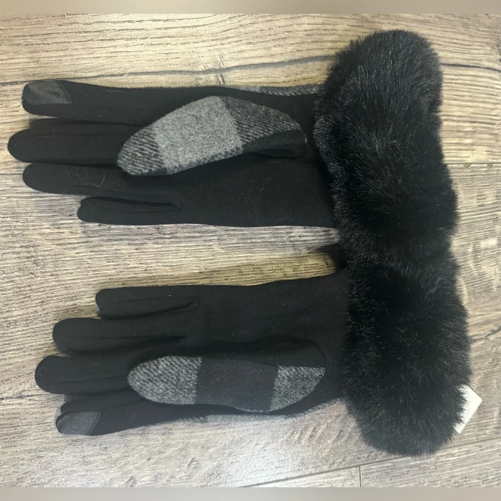 NWT MudPie Black and Grey Checkered Plaid Fur Cuff Gloves